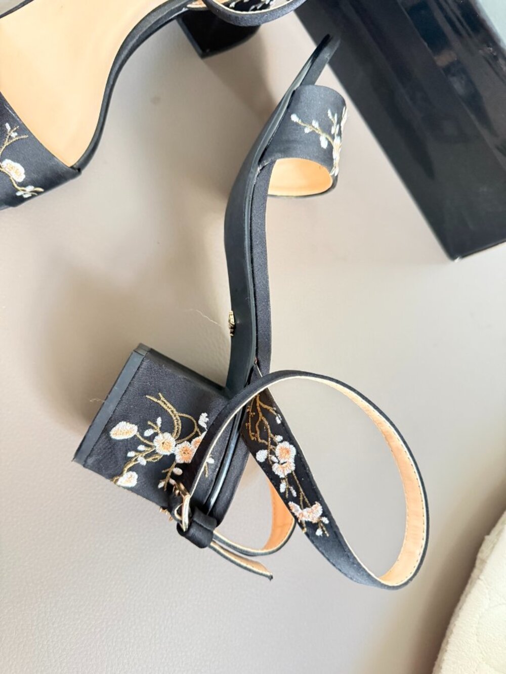 Nanette Lepore Ruby Black Floral Embroidered Block Heel Sandals Sz 7